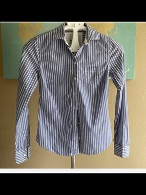 Mossimo Supply Co. Women’s Blue & White Vertical Stripe Button-Up Shirt